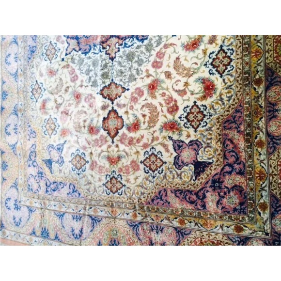 PERSIAN RUG- GENUINE-100% SILK-MADE IN QUOM- 10 FT LONG BY 6.5 WIDE- - Picture 8 of 11